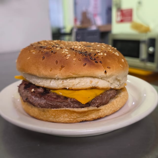 Kids Cheeseburger.